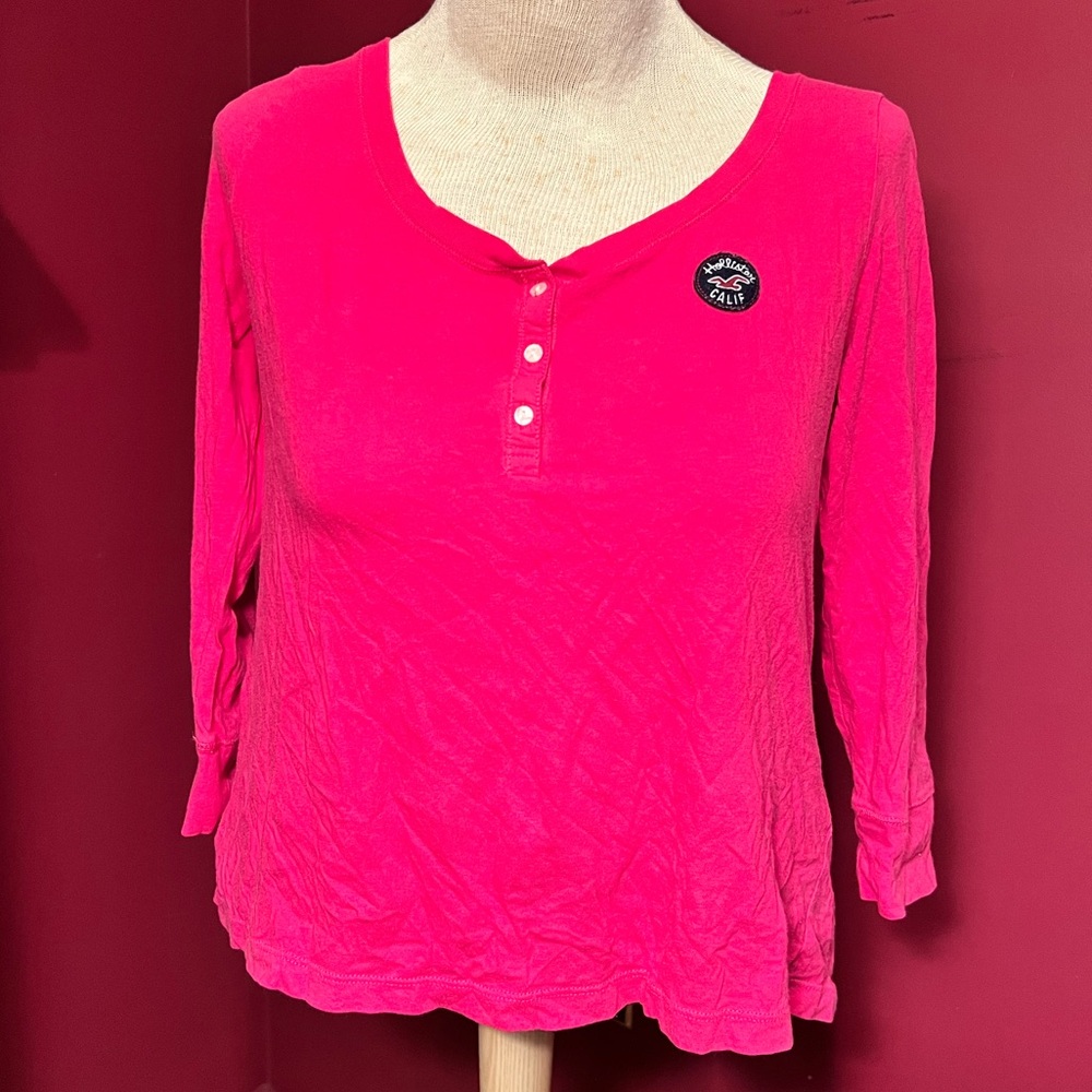 2010’s Hollister Pink 3 Quarter Sleeve Woman’s Henley Tee Size M
